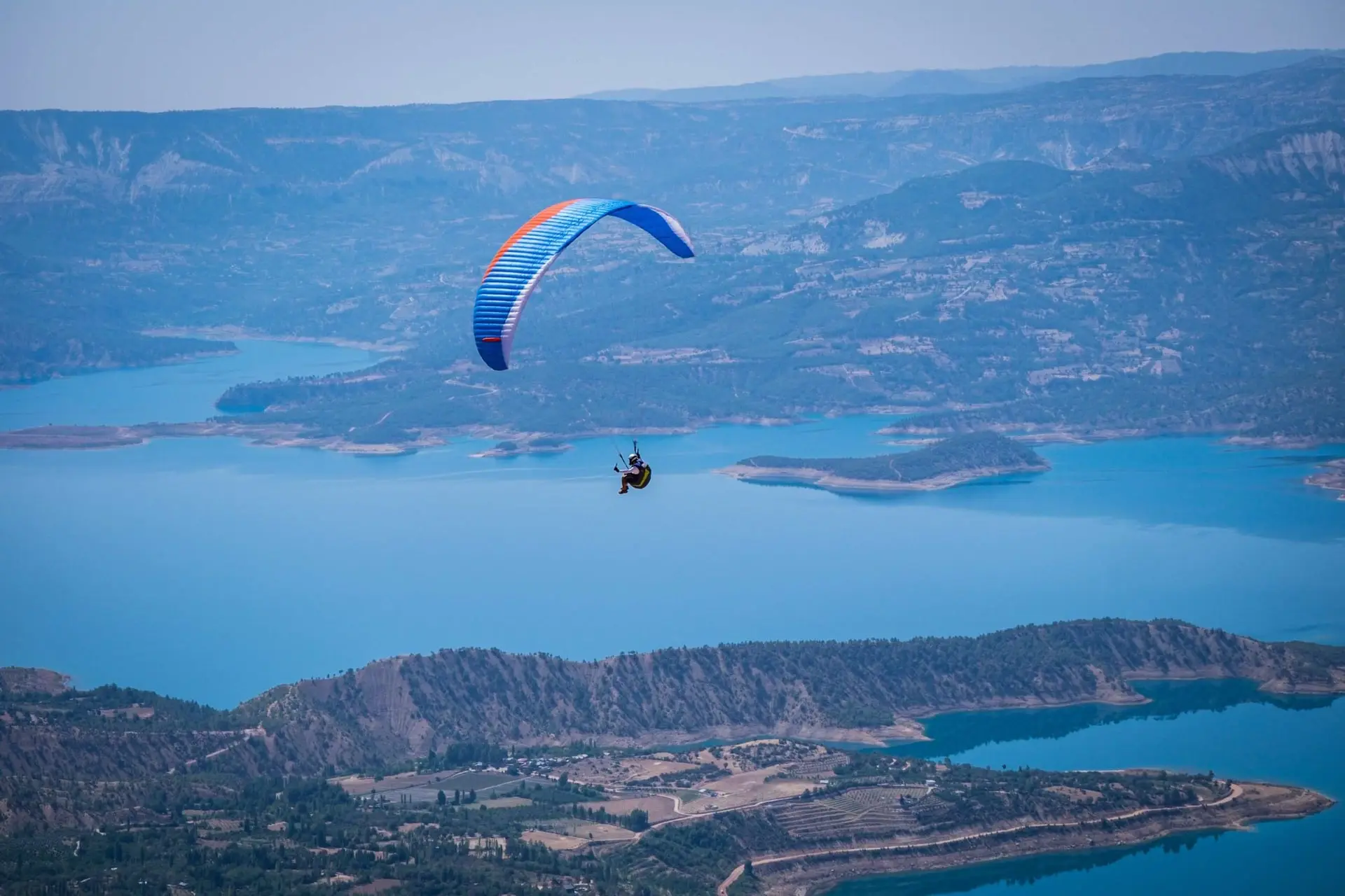 Ermenek Doğa Sporları Kulübü yamaç paraşüt ekibi uçuş öncesi