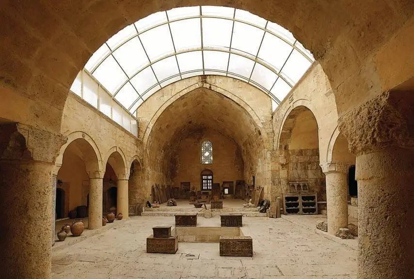 Tol Medrese iç mekan panoramik görünüm - Karamanoğulları mimari mirası ve müze