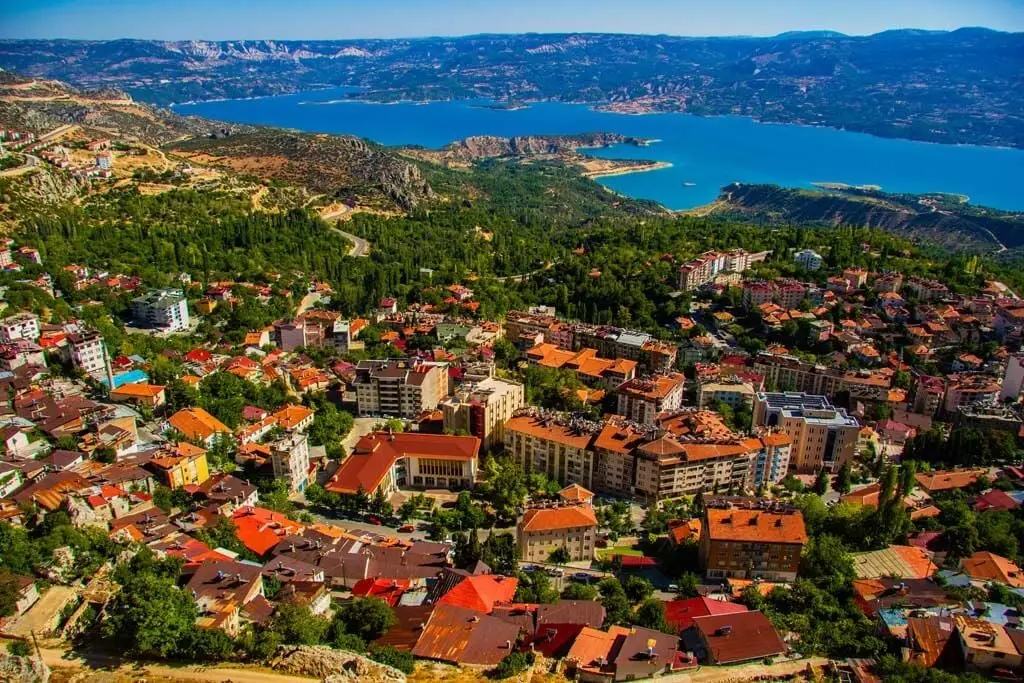 Ermenek geleneksel mimari – restore edilmiş tarihi taş evler ve çevresi
