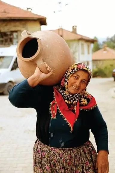 Ermenek Barajı manzarası – turkuaz baraj gölü ve çevre dağlar