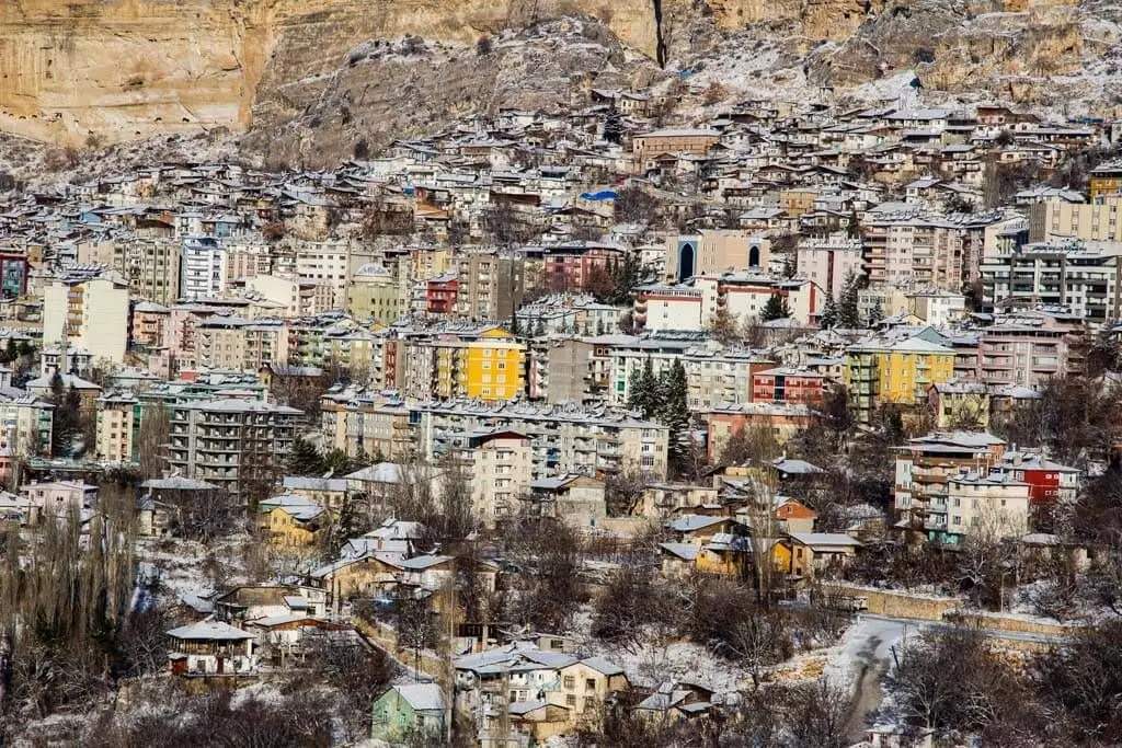 Ermenek tarihi kaleler havadan görünüm – antik surlar ve kayalık tepe