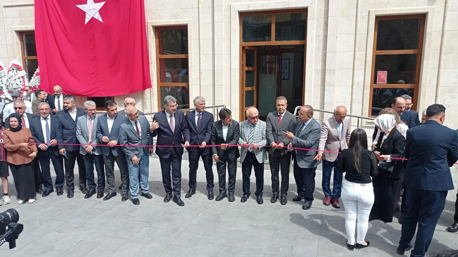 Ermenek'te Ahmet Keleşoğlu Arkeoloji ve Etnografya Müzesi açılış töreninde protokolün kurdele kesimi