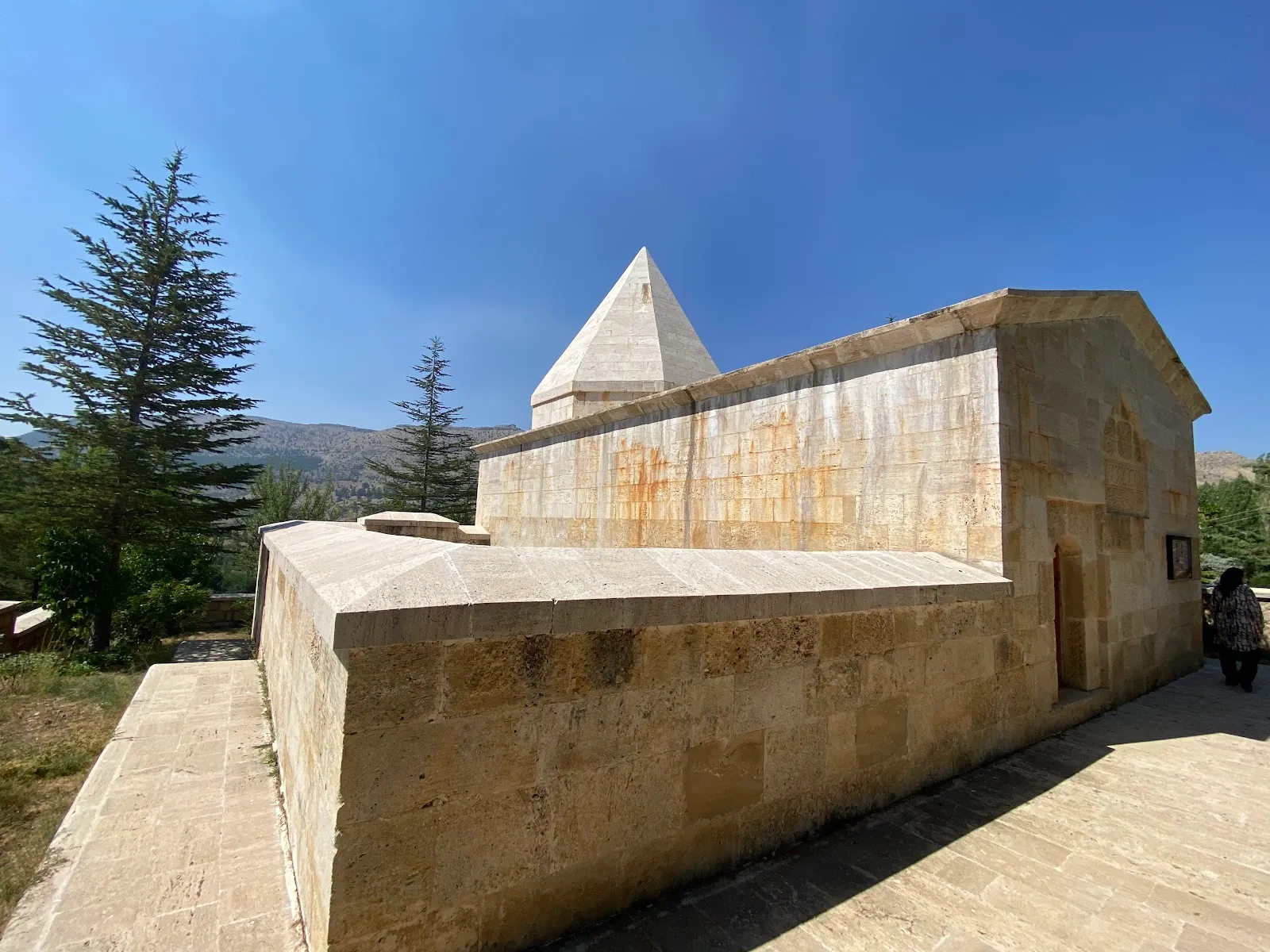 Karamanbey Türbesi