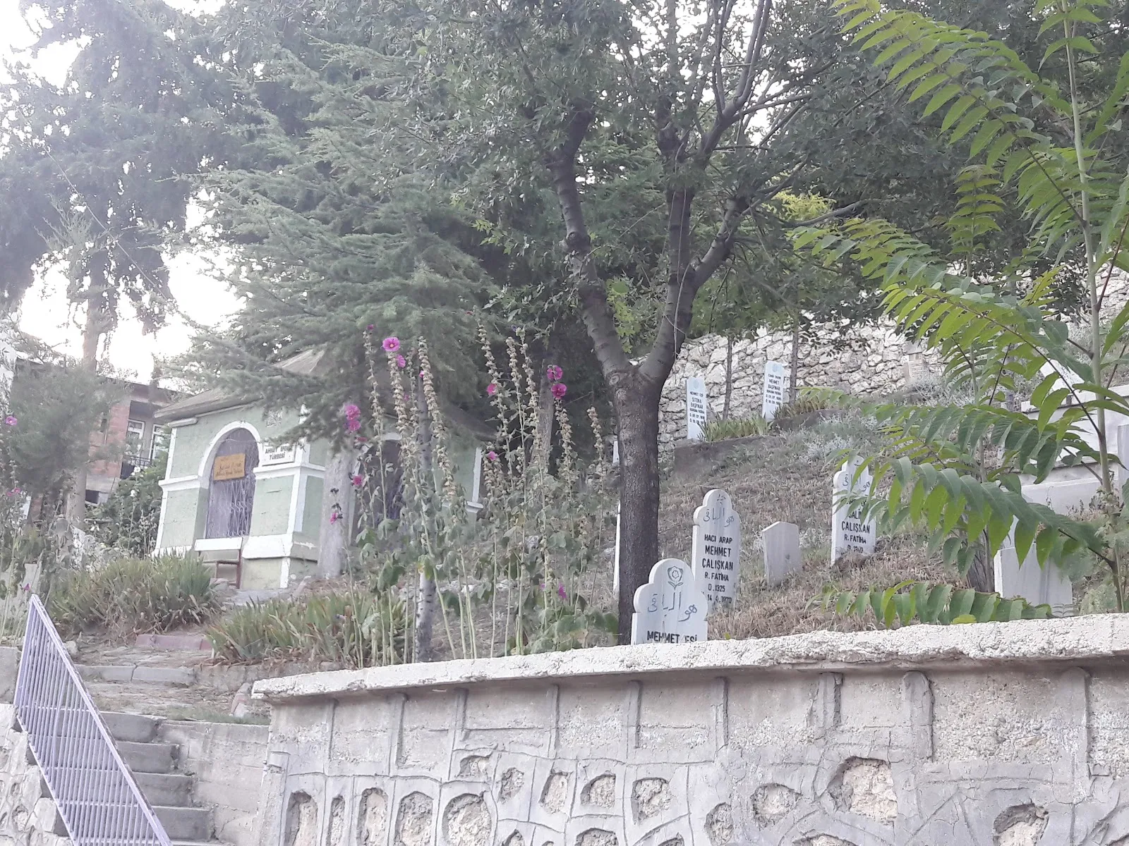 Kutbul Aktab Ahmet Efendi Türbesi
