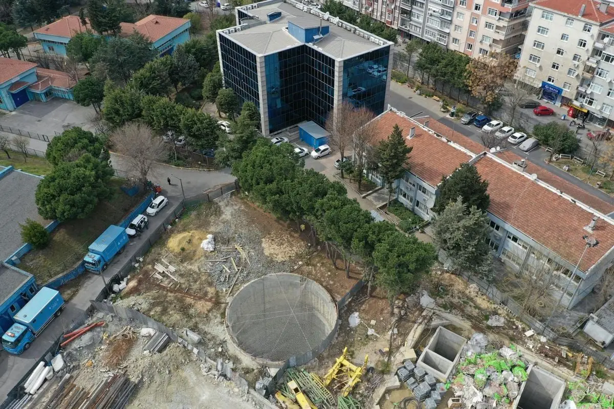 Aerial view of a construction site in Bahçelievler, İstanbul showcasing urban development.