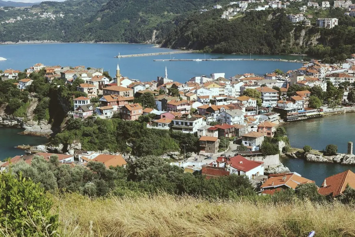 A picturesque view of Amasra with its beautiful coastline and vibrant townscape.