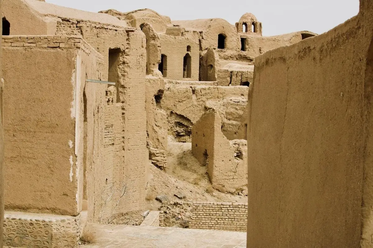 Explore the historic mud-brick architecture of Kharanaq in Yazd Province, Iran.