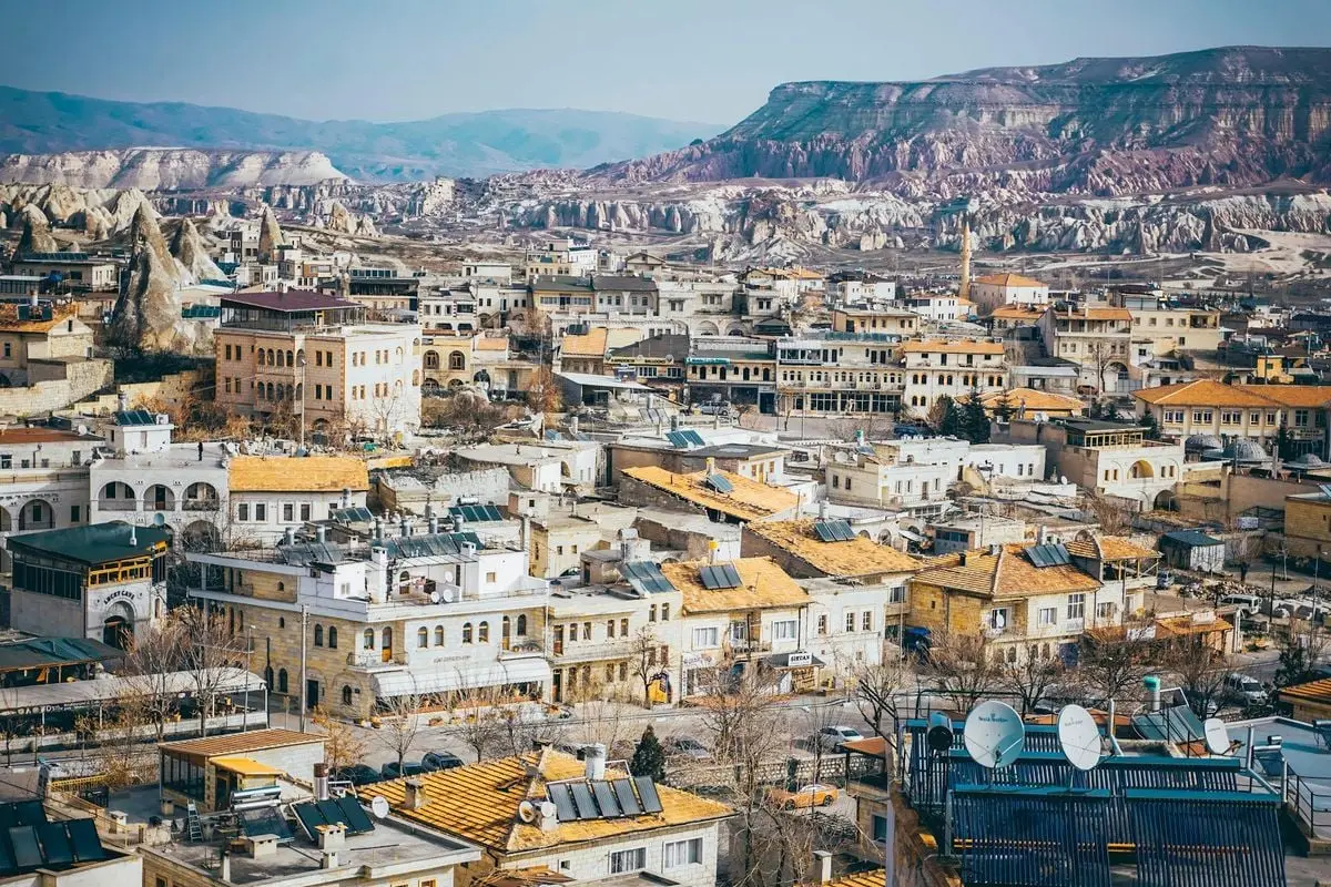 Explore the stunning cityscape of Cappadocia with its unique architecture and scenic mountains. Perfect for travel and adventure enthusiasts.