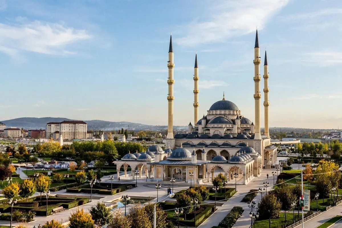 Aerial view of the Akhmad Kadyrov Mosque in Grozny, showcasing its stunning architecture and minarets.