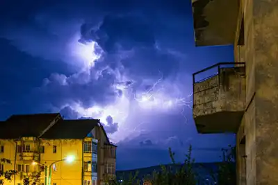 Çatı Temizlerken Elektrik Akımına Kapılıp Öldü