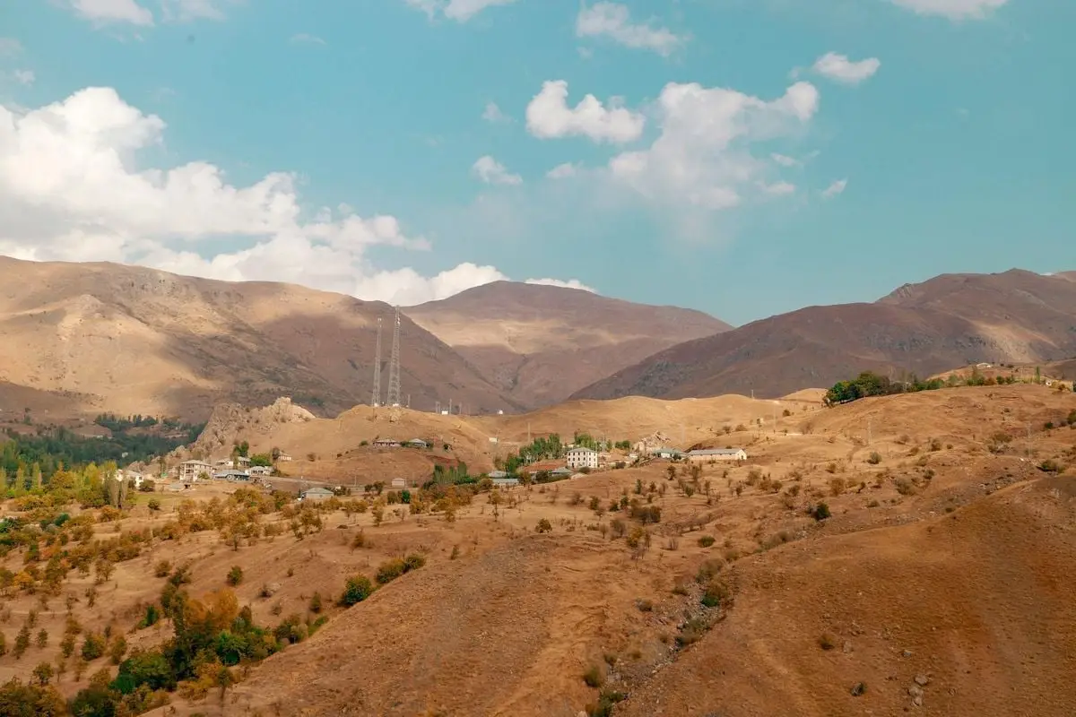 Beautiful arid landscape of Hakkâri, Türkiye, showcasing mountains and a small town.