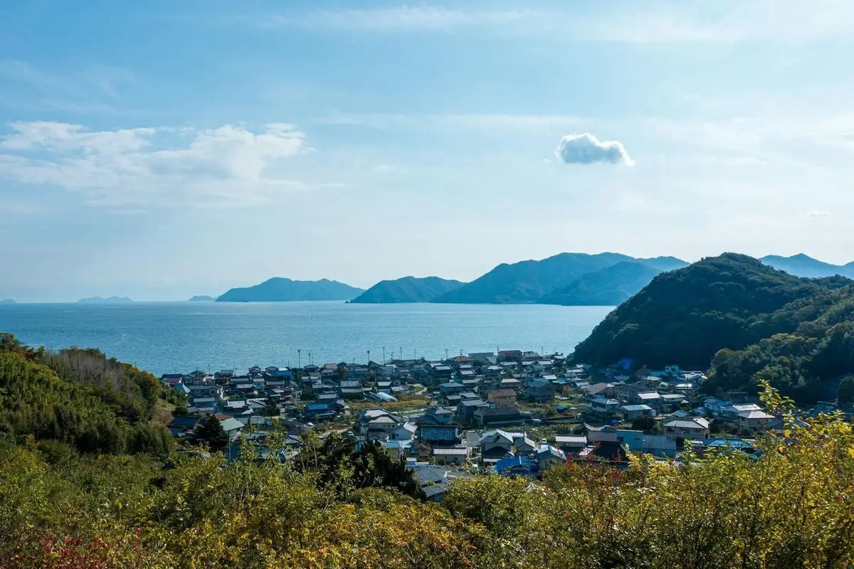 Panoramic view of Onomichi, Japan, with lush greenery and the Seto Inland Sea, showcasing natural beauty.