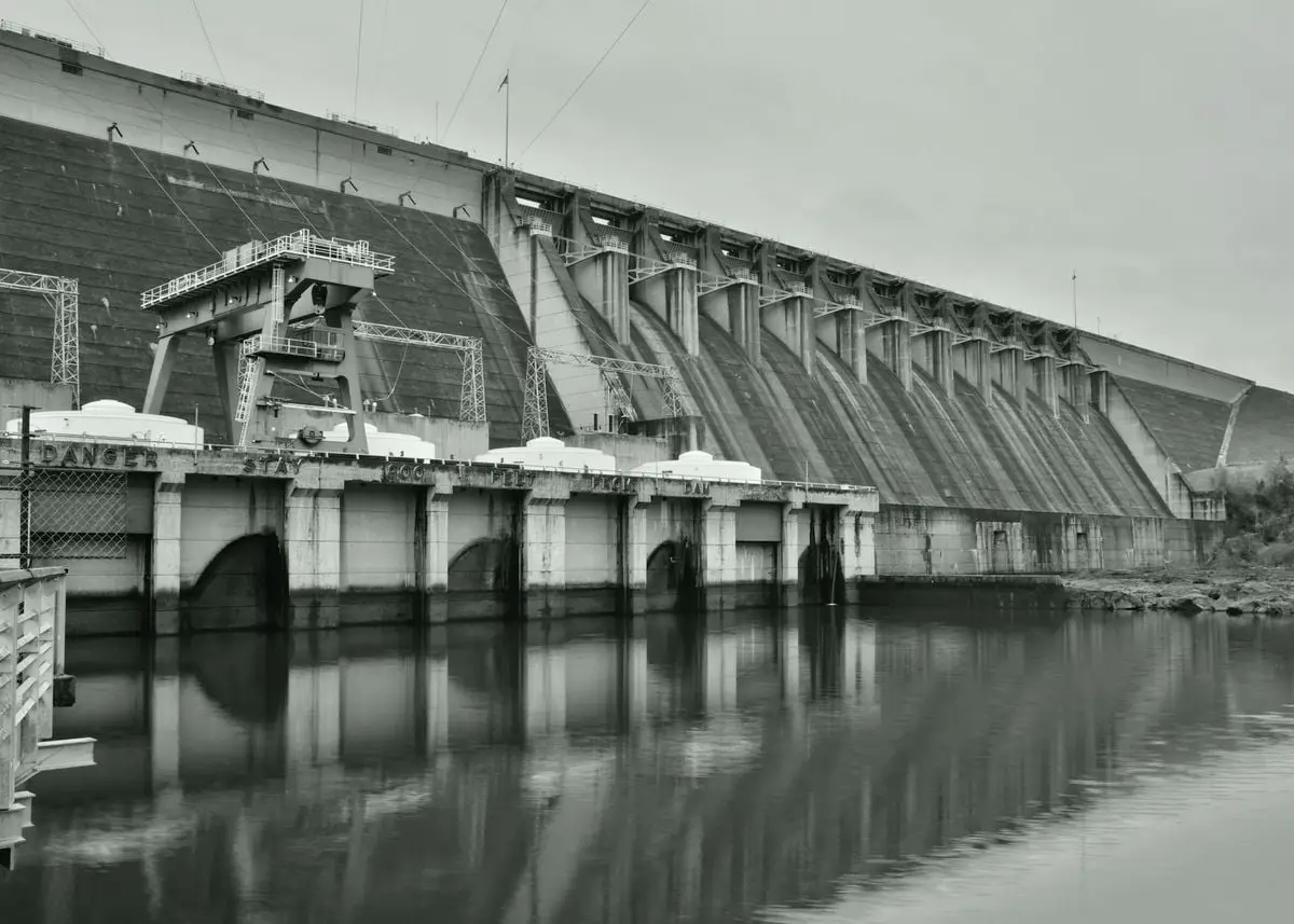 Black and white photo of Hartwell Dam, reflecting calm waters in Hartwell, GA.