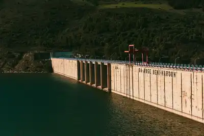 Ermenek barajı.Dolu savakların açılması
