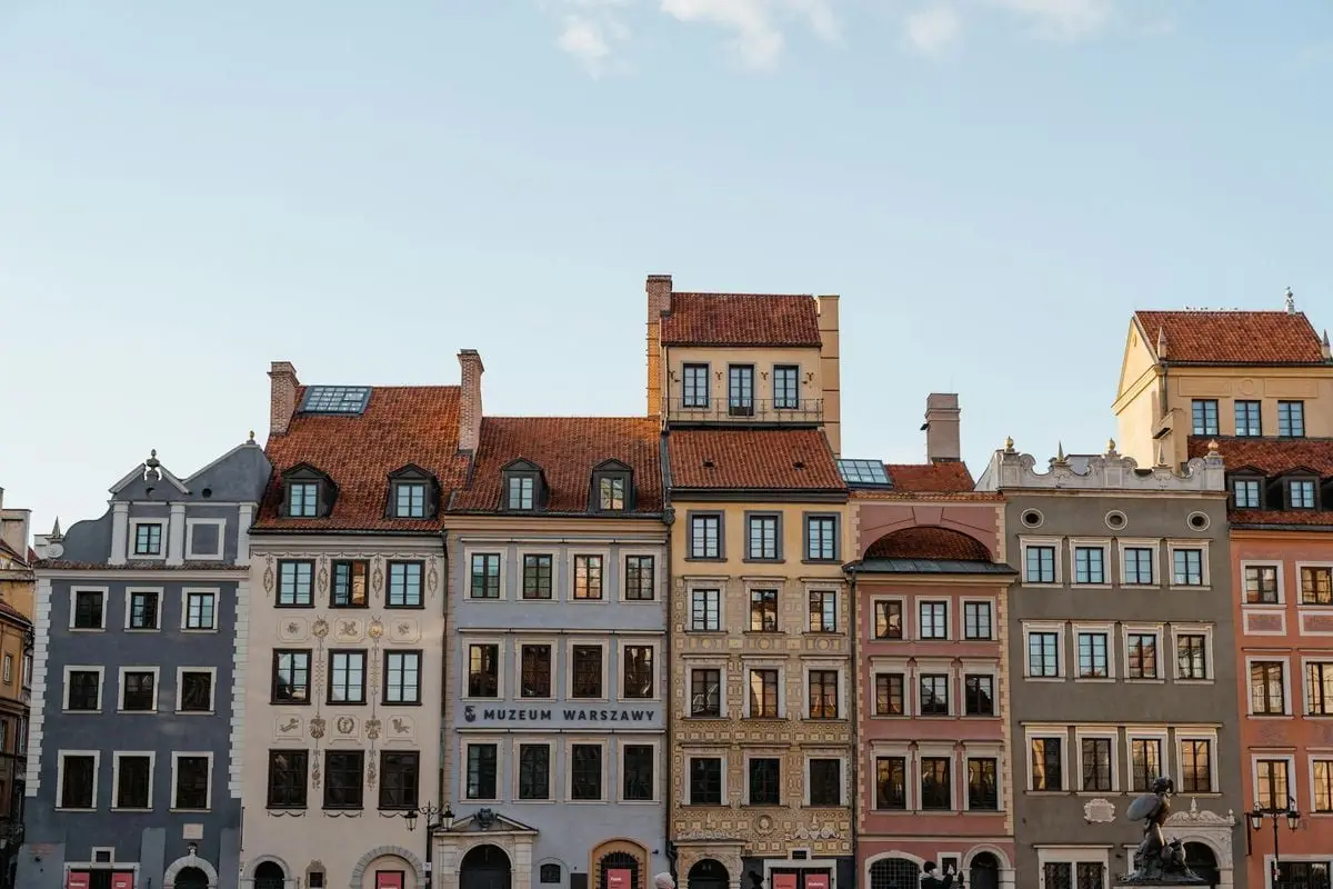 Scenic view of vibrant historic buildings in Warsaw's Old Town square.