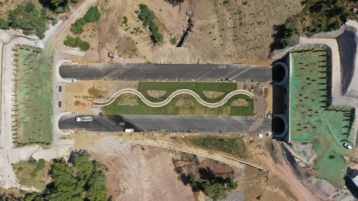 Drone shot of a road with green landscaped median in Nusratlı, Çanakkale, Turkey.