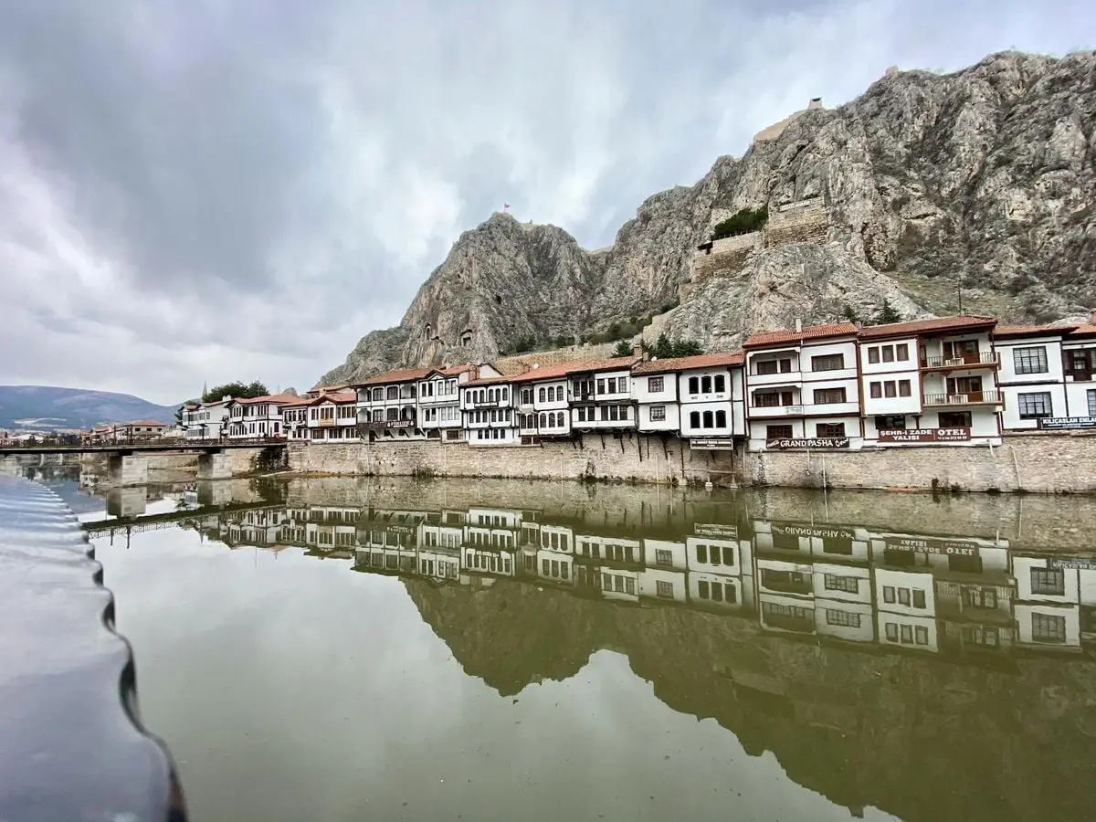 Charming view of Ottoman architecture reflected in Yeşilırmak River, Amasya, Türkiye.
