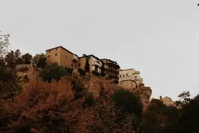Evleri yanan kazazedelere giyim yardımı