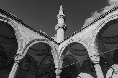 Gece yarısı cami alev alev yandı