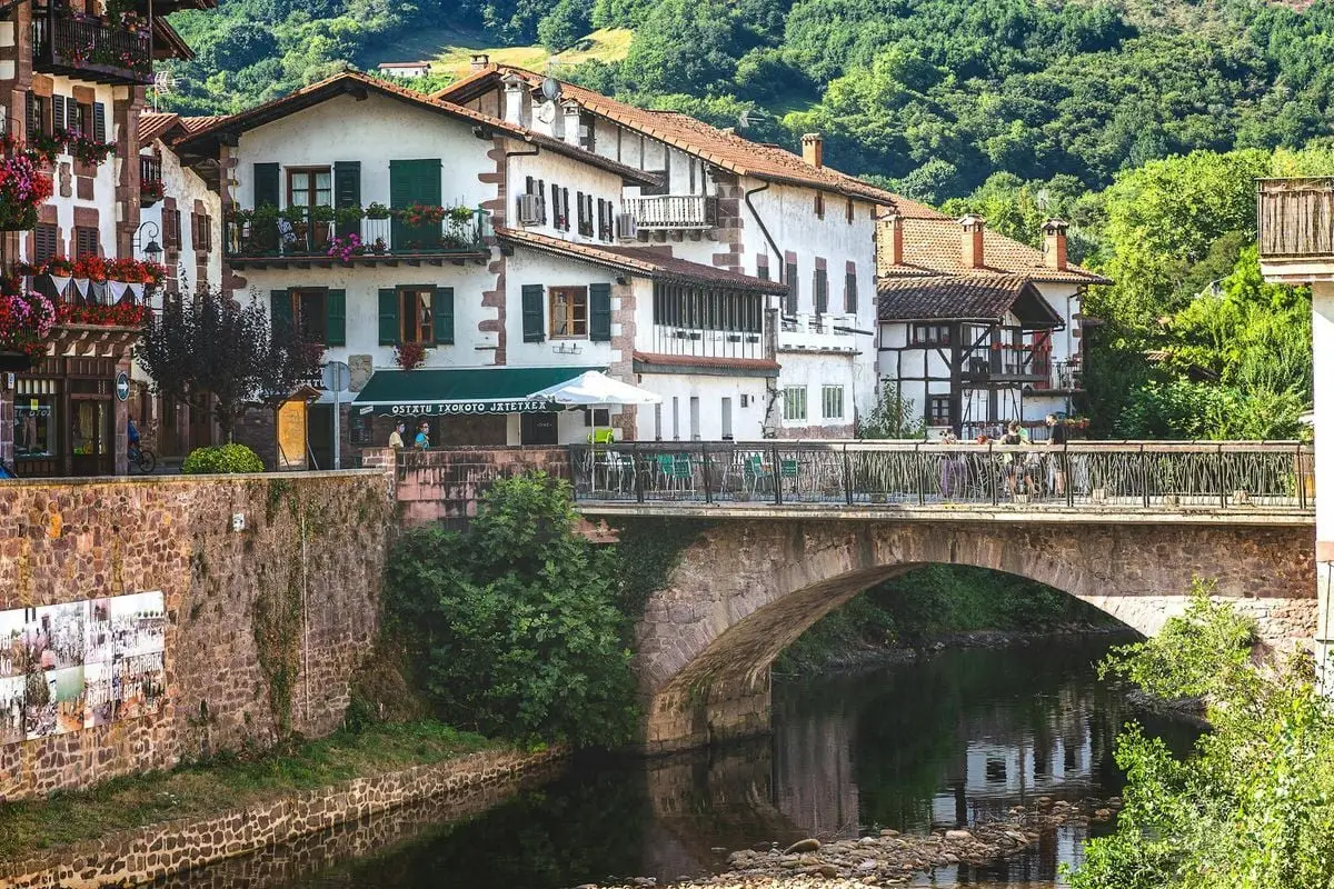 Charming view of a stone bridge and traditional buildings in Elizondo, Navarra.