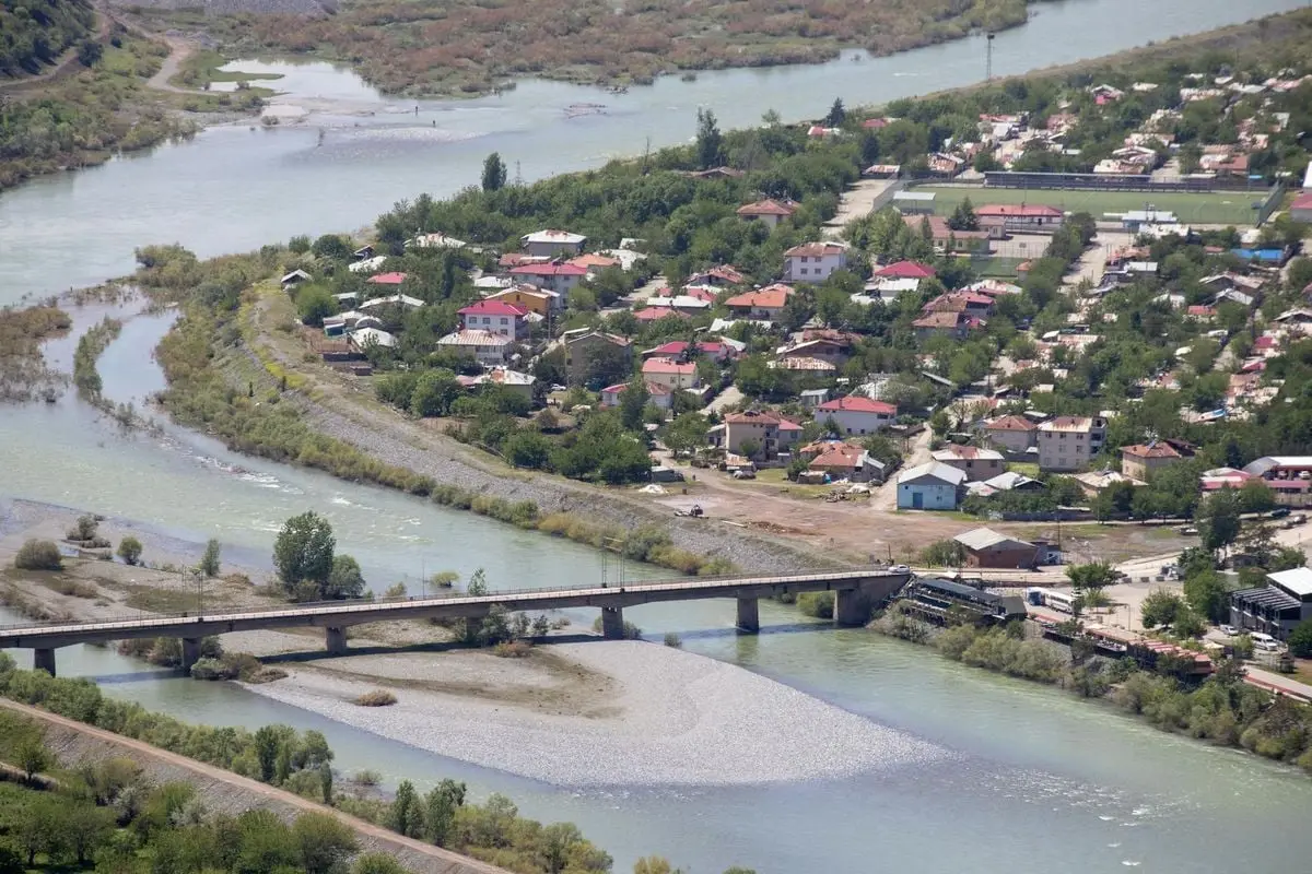 A stunning aerial shot capturing the scenic beauty of Palu, Türkiye, with the Euphrates River winding through the landscape.