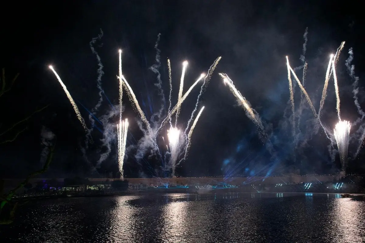 Bright fireworks light up the night sky over Büyükçekmece's waterfront in İstanbul, Türkiye.