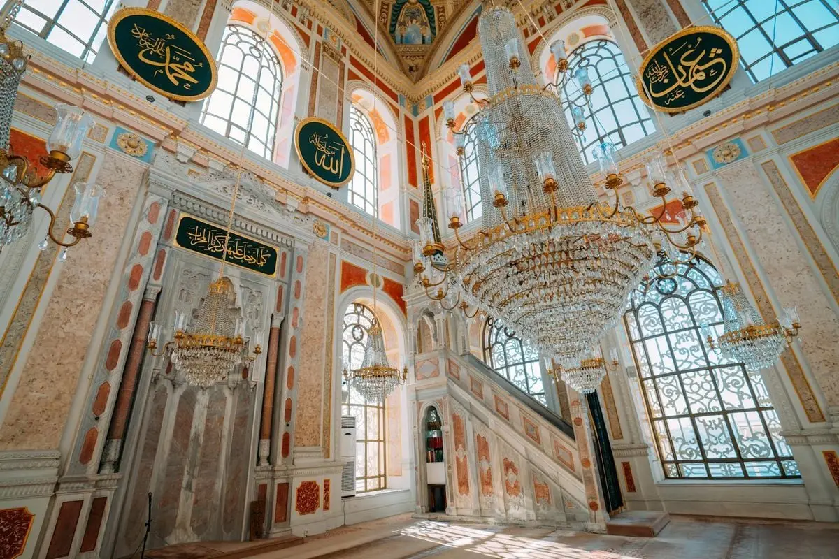 Explore the intricate designs and chandeliers within the grand Ortaköy Mosque in Istanbul, showcasing stunning architecture.
