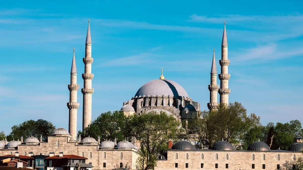Stunning view of the historic Süleymaniye Mosque set against a clear blue sky in Istanbul, Türkiye.