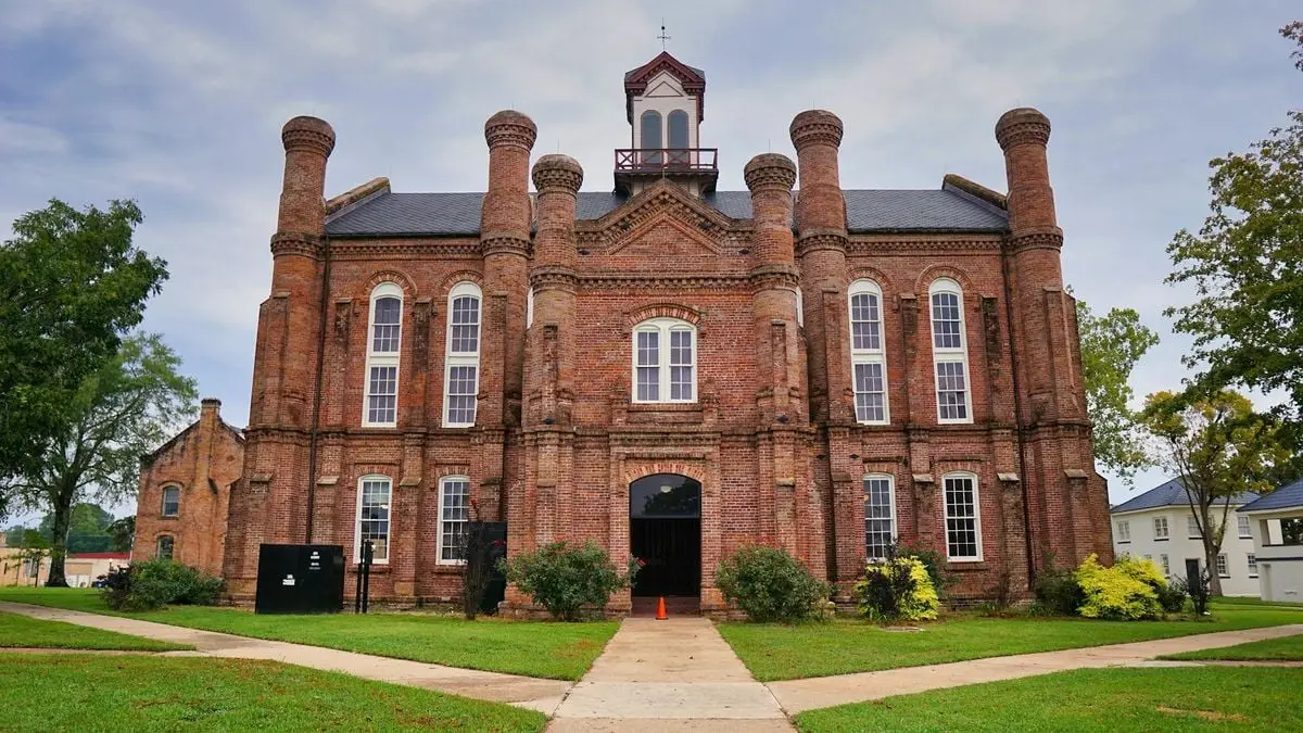 Front view of the historic Shelby County Courthouse in Texas, showcasing its unique architecture and brick exterior.