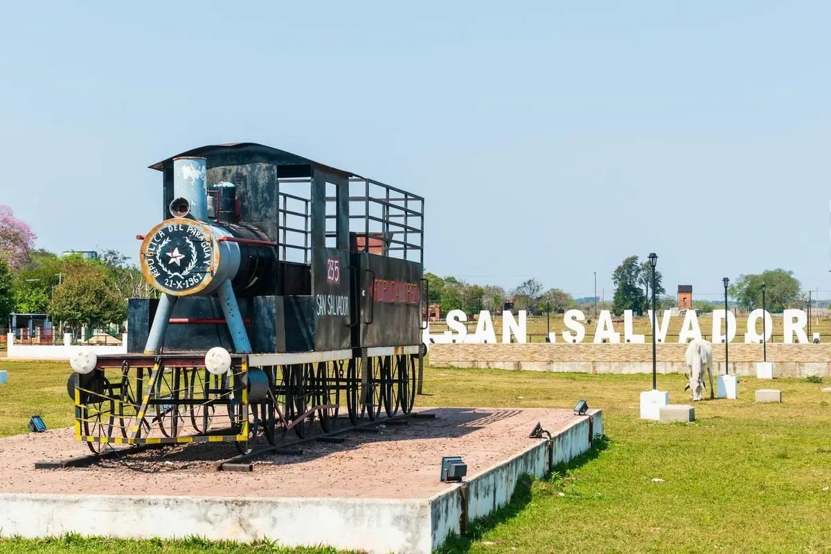 Outdoor exhibit of a vintage train model at San Salvador park with prominent letters.