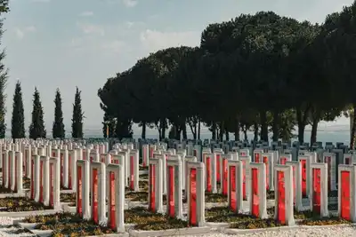 Memurun siyasi paylaşımlarında, partisine göre ceza vermek!