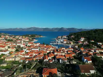 Oğluyla kavga eden öğrencileri öldürdü