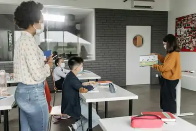 Okullar Bölgesindeki Üst Geçit Tehlike Arz Ediyor