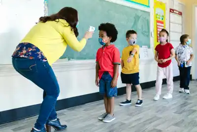 Okulların Çevre Temizliği Devam Ediyor