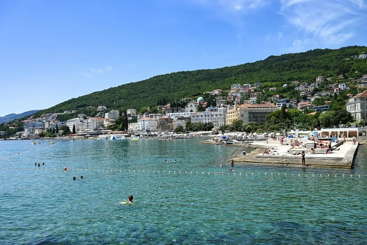 Discover Opatija's stunning coastal view with its vibrant beaches and clear waters.