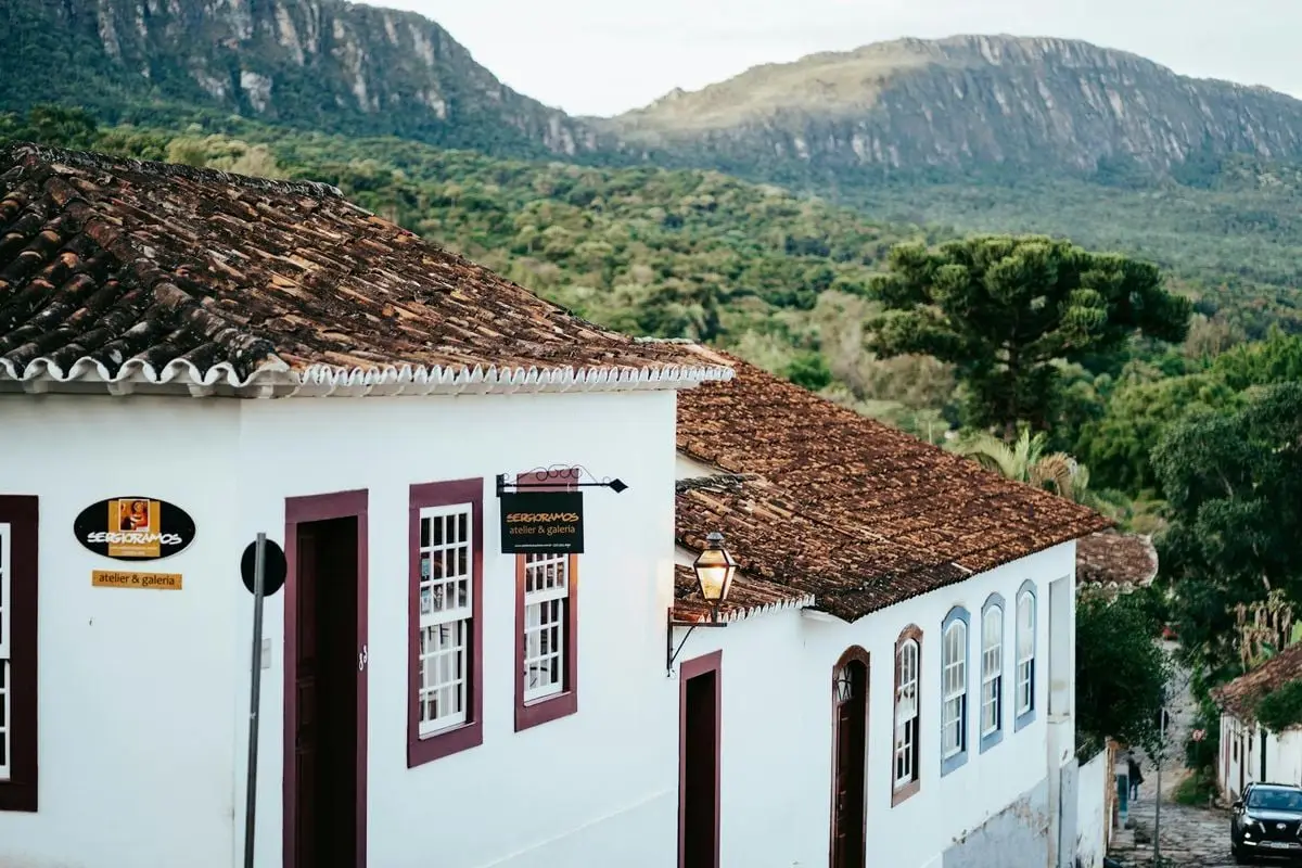 Charming colonial street in Tiradentes, Brazil, with mountains in the background.