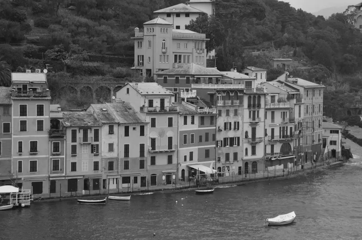 Monochrome view of Italian waterfront buildings, showcasing classic European architecture.