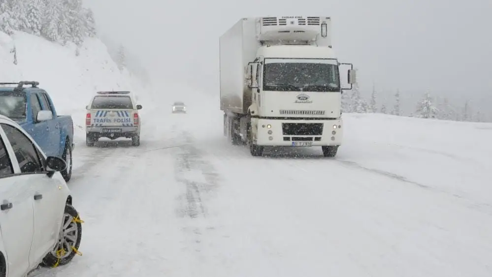Antalya Konya yoluna Nisan ayında kar yağdı