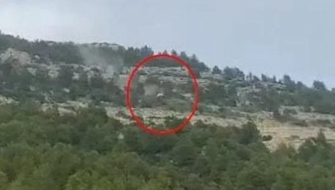 Uçuruma yuvarlanan araç hurdaya döndü. 1 ölü, 1 yaralı