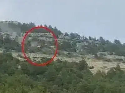 Uçuruma yuvarlanan araç hurdaya döndü. 1 ölü, 1 yaralı