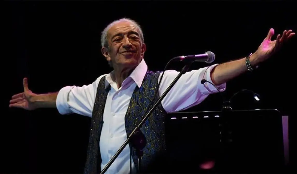 Türk müziğinin efsane sesini kaybettik: Edip Akbayram hayatını kaybetti