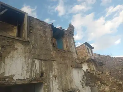Ermenek Keçipazar Mahallesi’nde Boşaltılan Afet Evleri Tehlike Saçıyor
