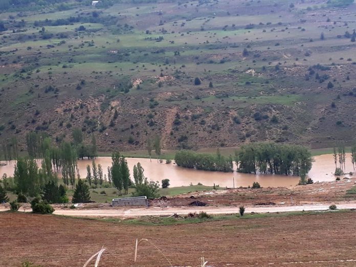 Sel Balkusan Köyünü de Vurdu