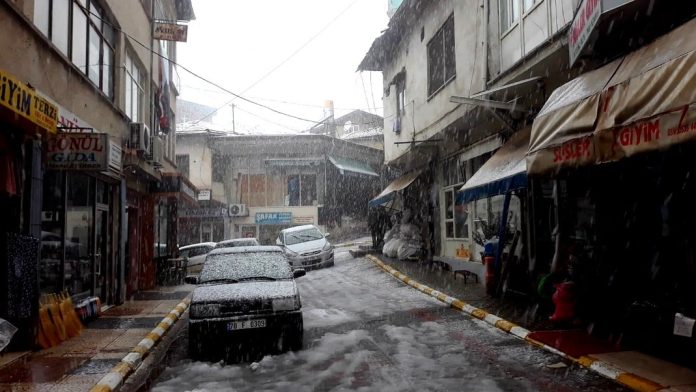 Ermenek'te Kar Yağışı Devam Ediyor