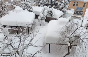 Göktepe Belediyesi'nin ağır kış şartları ile mücadelesi takdir topluyor!