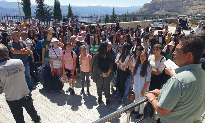 Ermenek Gençlik ve Spor İlçe Müdürlüğü bu hafta da 220 kız öğrencimizi denizle buluşturuyor