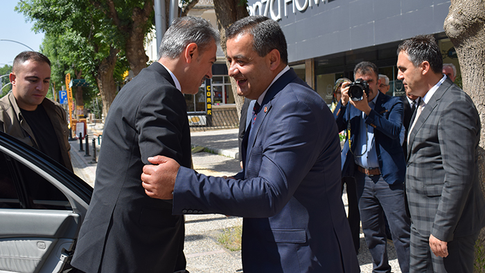 Karaman Valisi Tuncay Akkoyun Karaman İl Genel Meclisi'ni ziyaret etti.