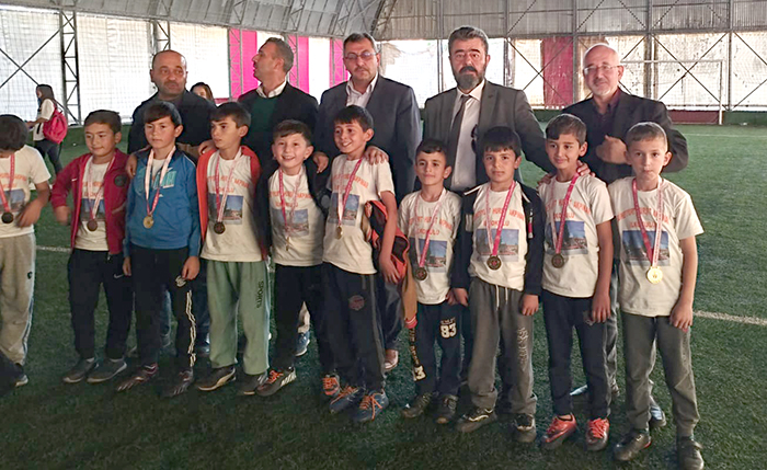 Ermenek Gençlik Spor İlçe Müdürlüğü İlkokul ve Ortaokullar Arası Futbol Turnuvası düzenledi