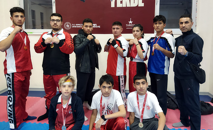 Karaman Kick Boks Turnuvası'nda Ermenekli öğrencilerin büyük başarısı!