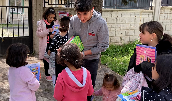 Ermenek Aşevi depremzede çocuklara kitap ve defter dağıttı!